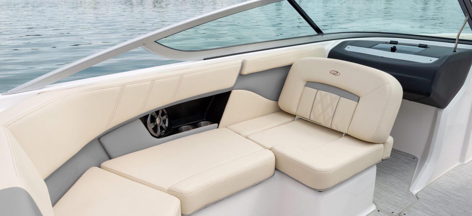 VR4 Series Deck Boats