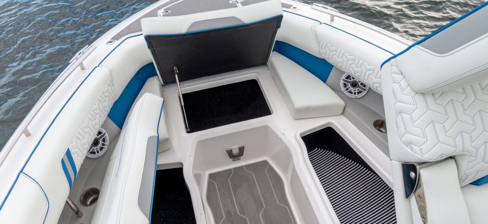 VR4 Series Deck Boats