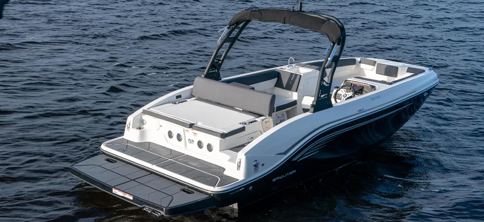 DX2000 Series Deck Boats