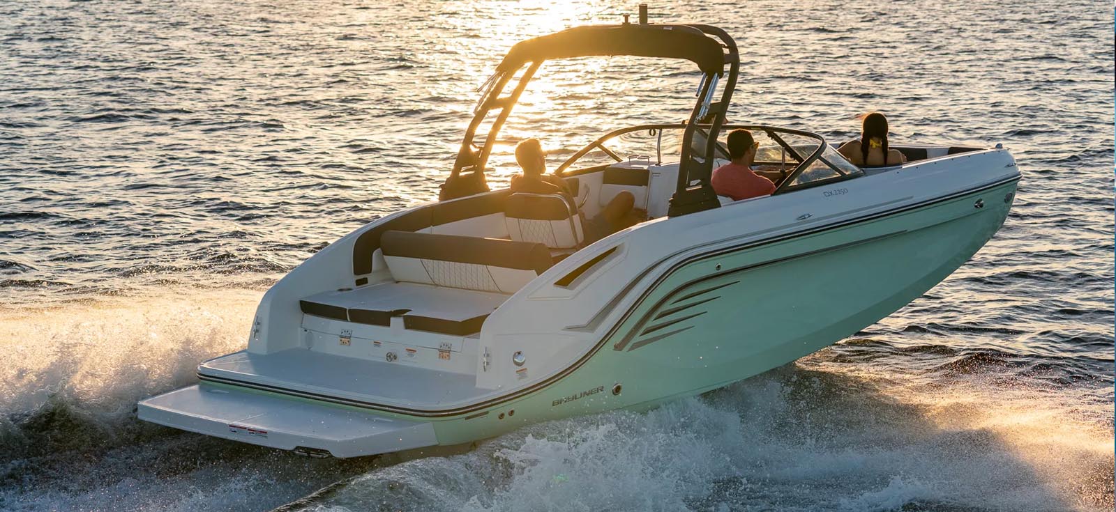 DX2000 Series Deck Boats