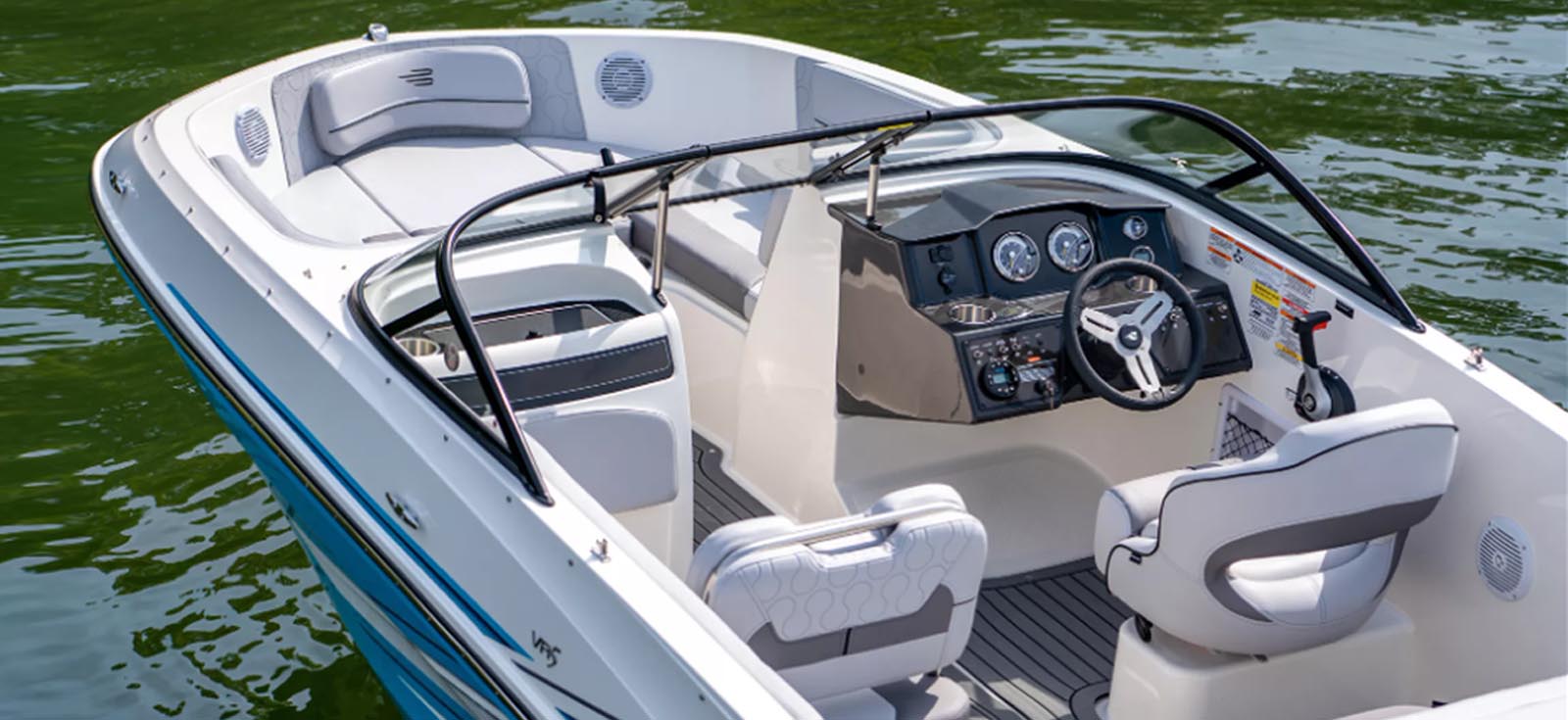 VR4 Series Deck Boats