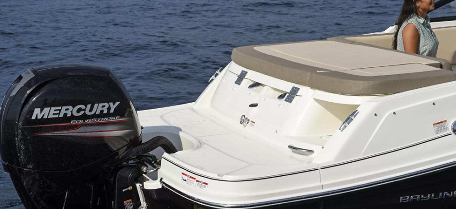 VR4 Series Deck Boats