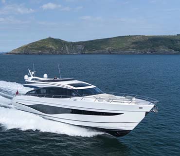 yacht charter in Mumbai